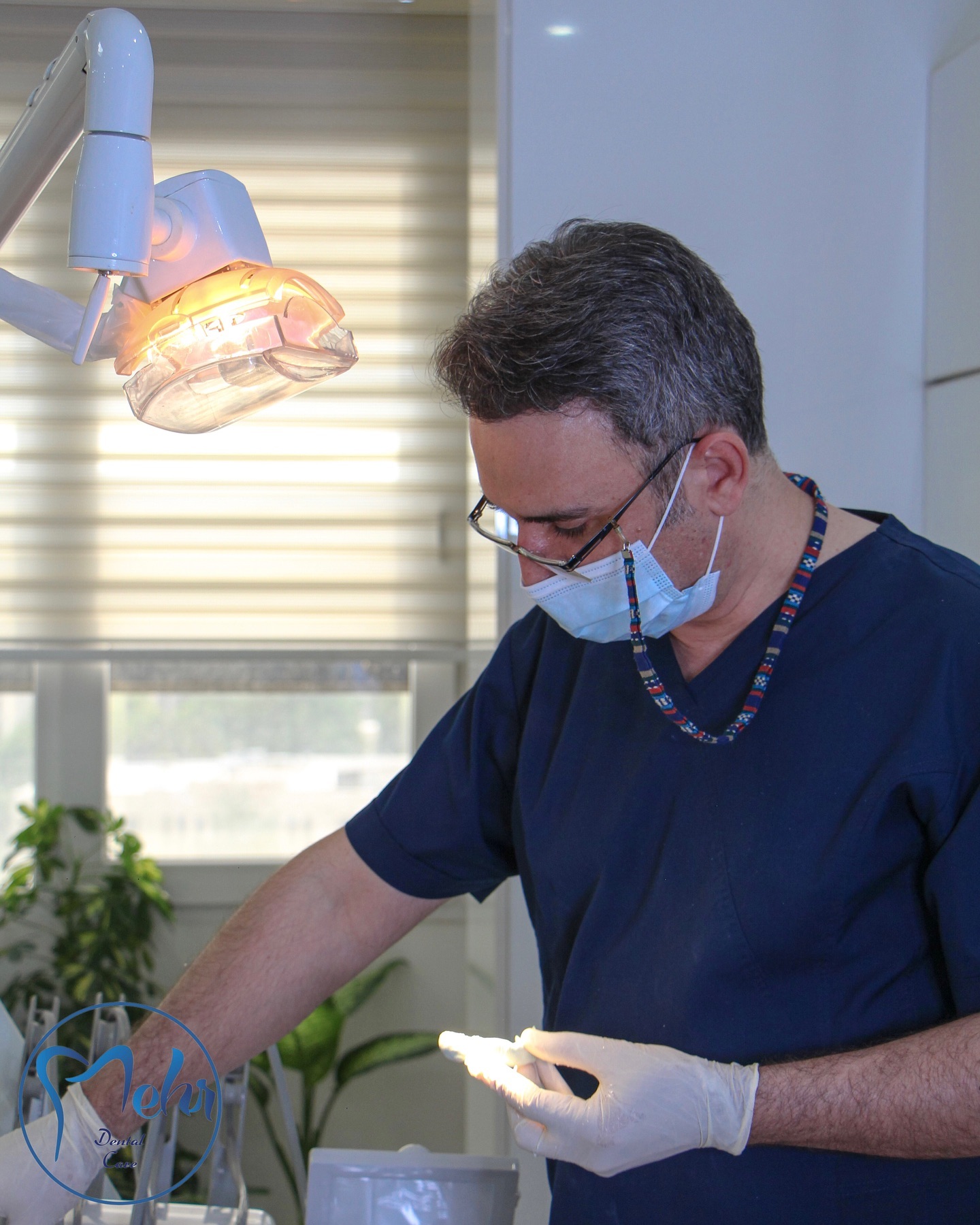 مشاوره تخصصی ایمپلنت در کلینیک مهر امیرآباد